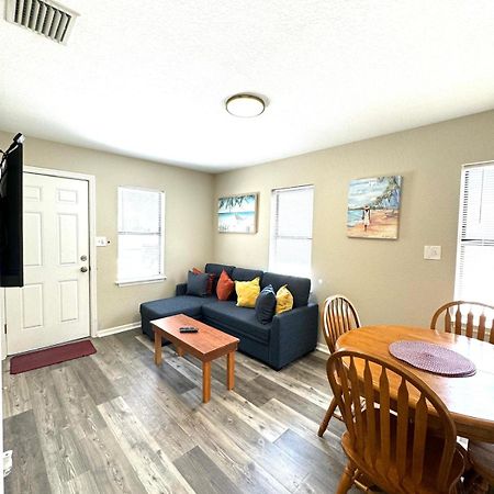 Two Fully Equipped Apartments And A Studio 5 Miles From The Beach St. Petersburg Dış mekan fotoğraf