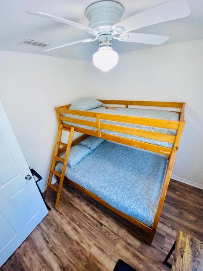 Two Fully Equipped Apartments And A Studio 5 Miles From The Beach St. Petersburg Dış mekan fotoğraf