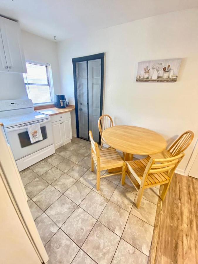 Two Fully Equipped Apartments And A Studio 5 Miles From The Beach St. Petersburg Dış mekan fotoğraf