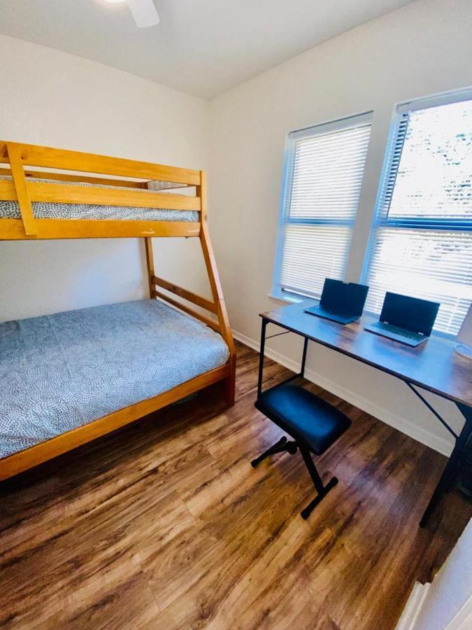 Two Fully Equipped Apartments And A Studio 5 Miles From The Beach St. Petersburg Dış mekan fotoğraf