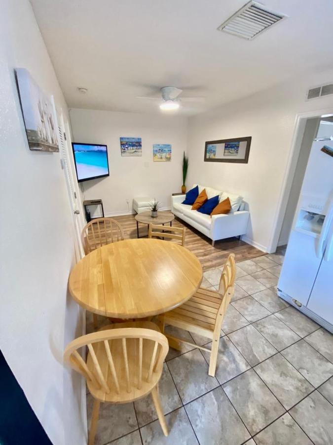 Two Fully Equipped Apartments And A Studio 5 Miles From The Beach St. Petersburg Dış mekan fotoğraf