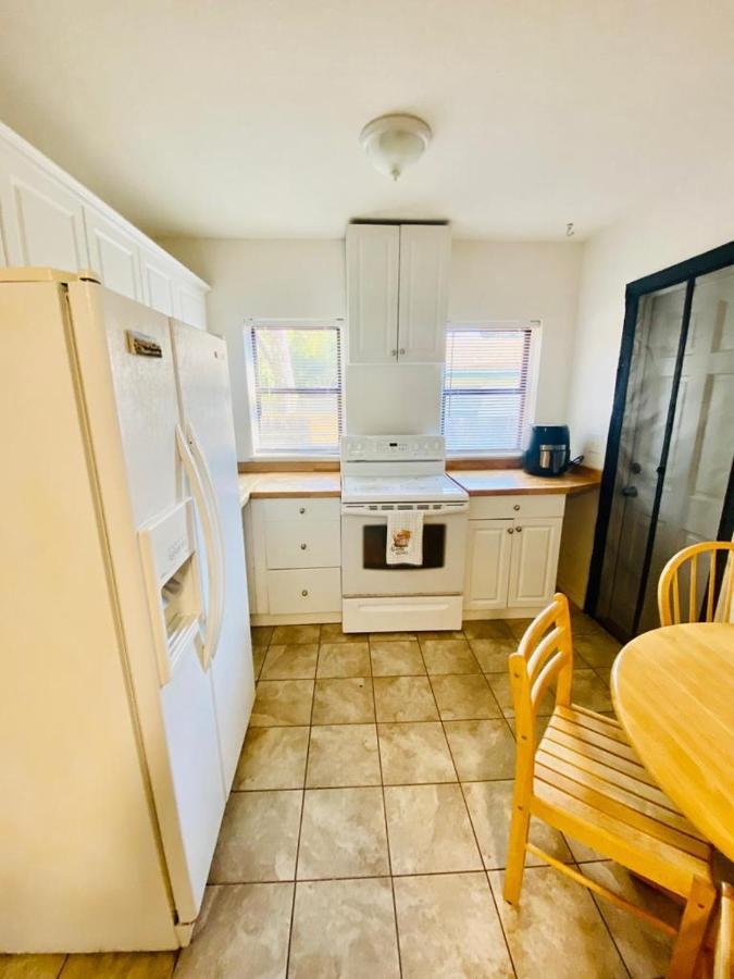 Two Fully Equipped Apartments And A Studio 5 Miles From The Beach St. Petersburg Dış mekan fotoğraf