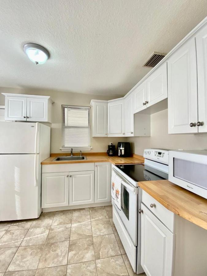 Two Fully Equipped Apartments And A Studio 5 Miles From The Beach St. Petersburg Dış mekan fotoğraf