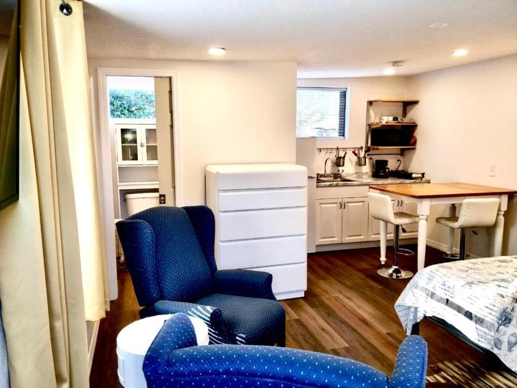 Two Fully Equipped Apartments And A Studio 5 Miles From The Beach St. Petersburg Dış mekan fotoğraf
