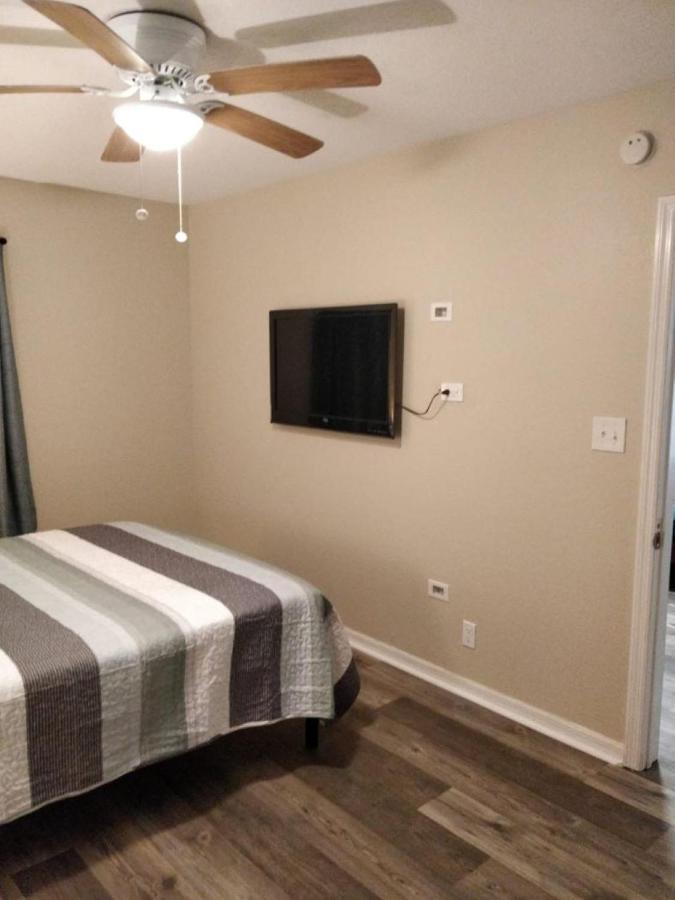 Two Fully Equipped Apartments And A Studio 5 Miles From The Beach St. Petersburg Dış mekan fotoğraf