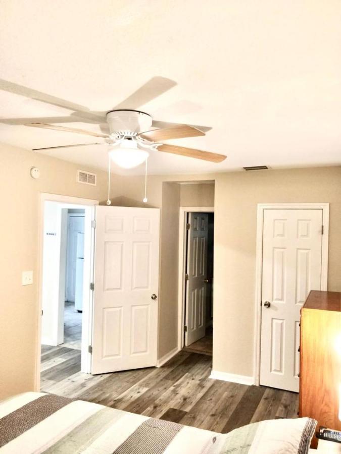 Two Fully Equipped Apartments And A Studio 5 Miles From The Beach St. Petersburg Dış mekan fotoğraf