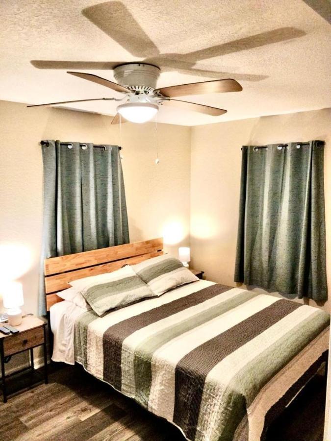 Two Fully Equipped Apartments And A Studio 5 Miles From The Beach St. Petersburg Dış mekan fotoğraf
