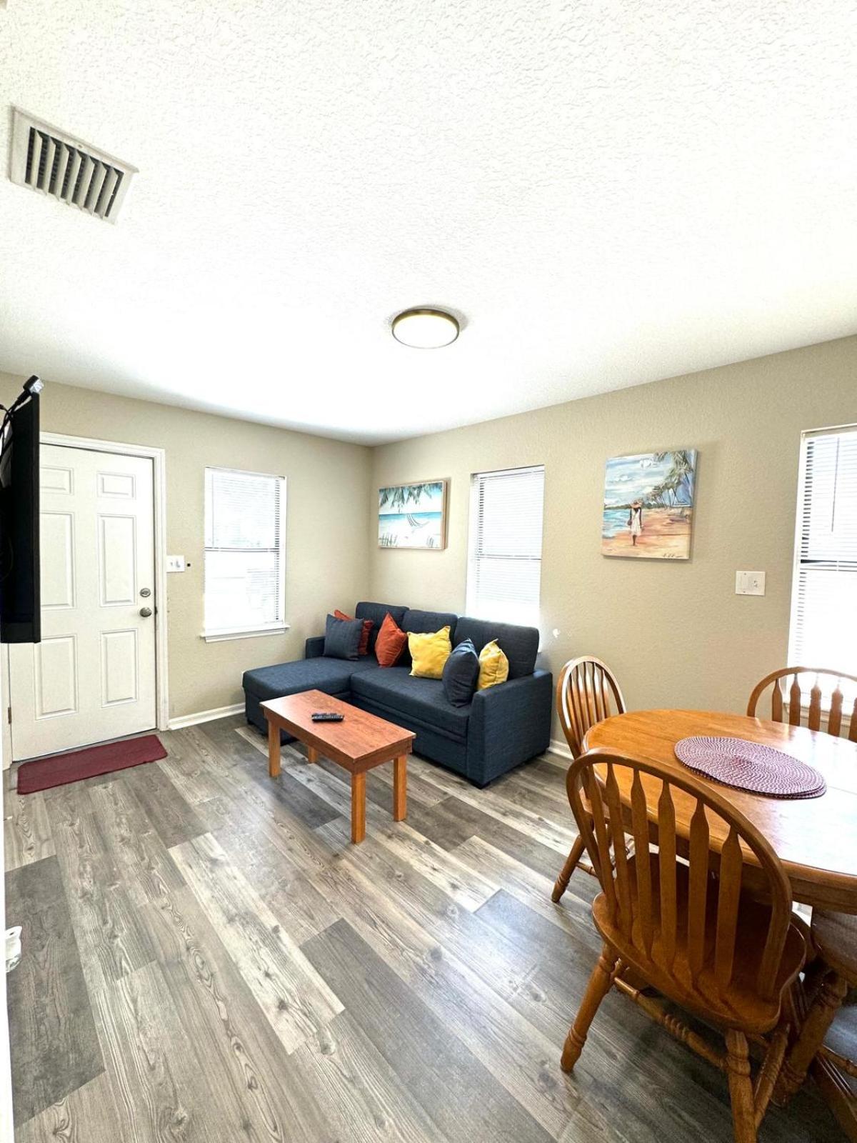 Two Fully Equipped Apartments And A Studio 5 Miles From The Beach St. Petersburg Dış mekan fotoğraf