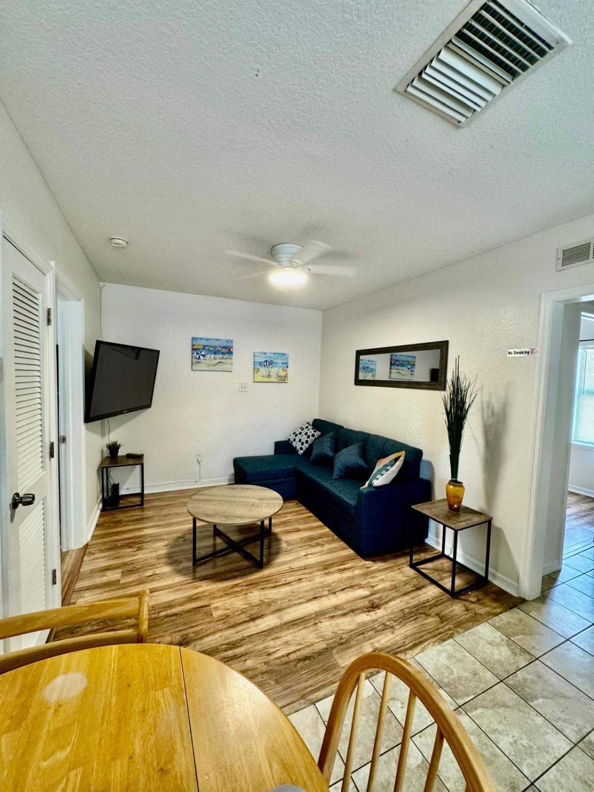 Two Fully Equipped Apartments And A Studio 5 Miles From The Beach St. Petersburg Dış mekan fotoğraf